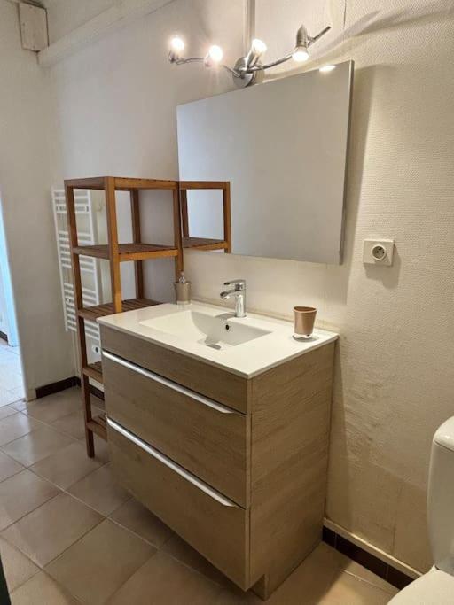 Maison De Ville Proche Mer, En Camargue Sur Le Chemin De Saint Jacques De Compostelle, Clim Reversible Vauvert Luaran gambar