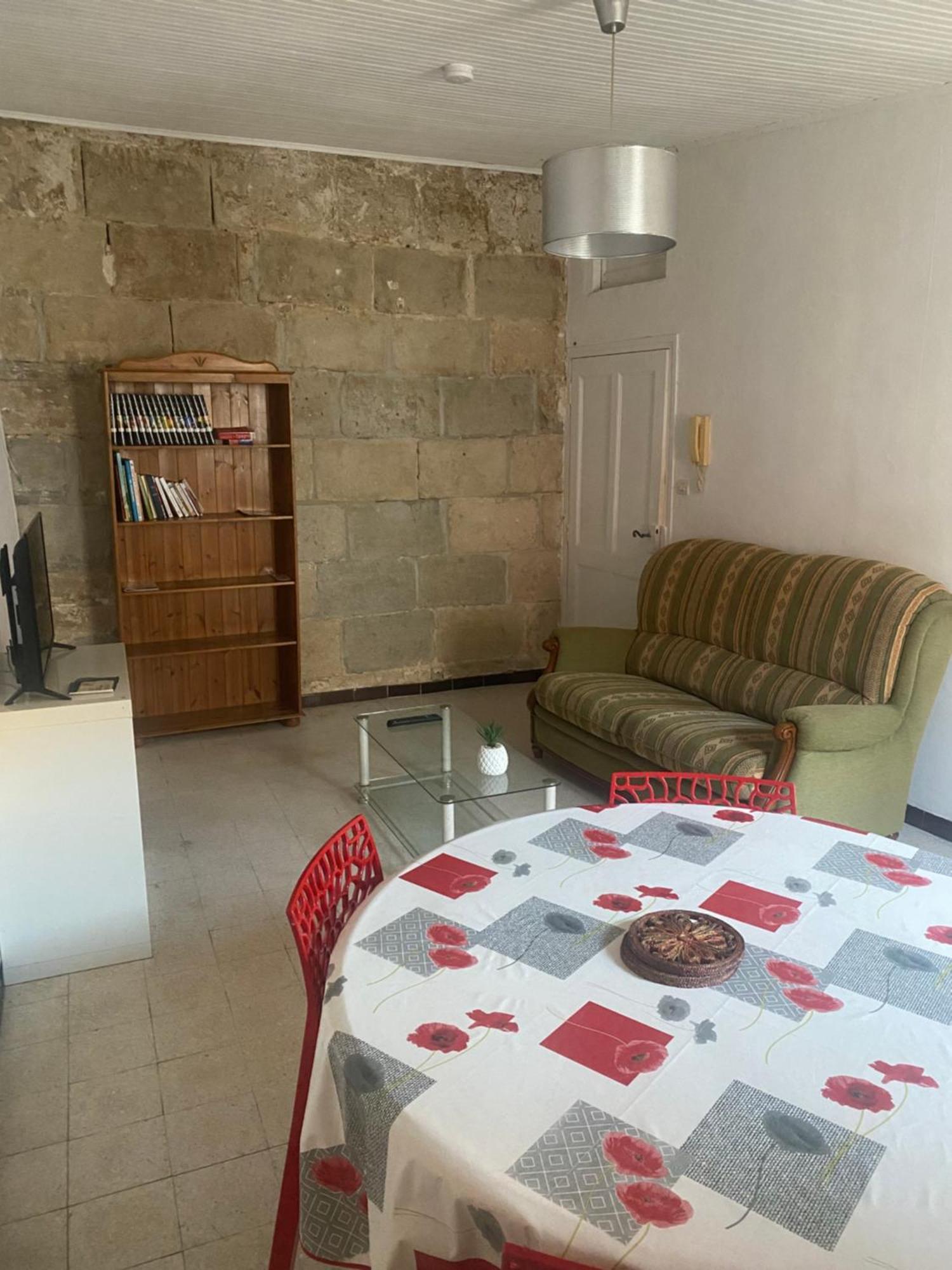 Maison De Ville Proche Mer, En Camargue Sur Le Chemin De Saint Jacques De Compostelle, Clim Reversible Vauvert Luaran gambar